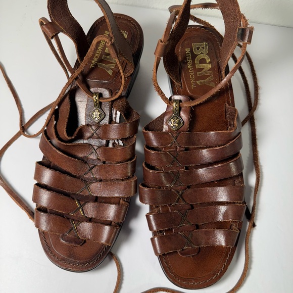 Vintage BCNY International Brown Leather Sandals Ankle Straps Gold Details - Picture 2 of 9